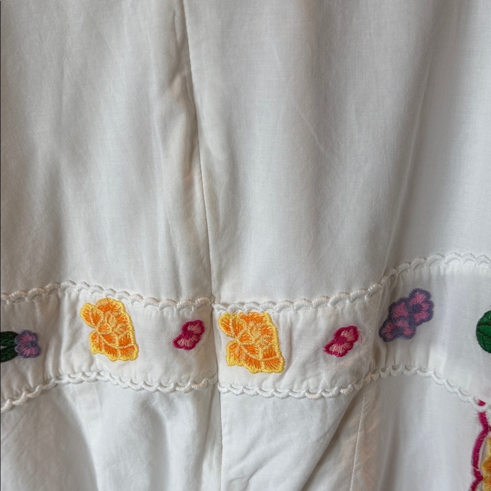 Floral Embroidered Romper - Picture 7 of 8